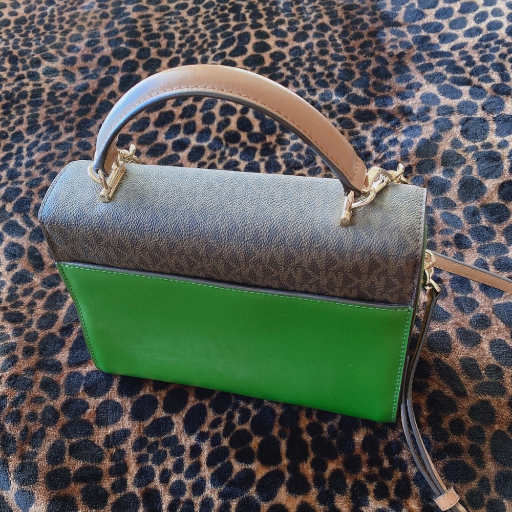 Handbags - Picture 2 of 3